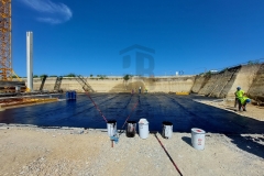 Premazivanje podloge mršavog betona osnovnim premazon (prajmerom)